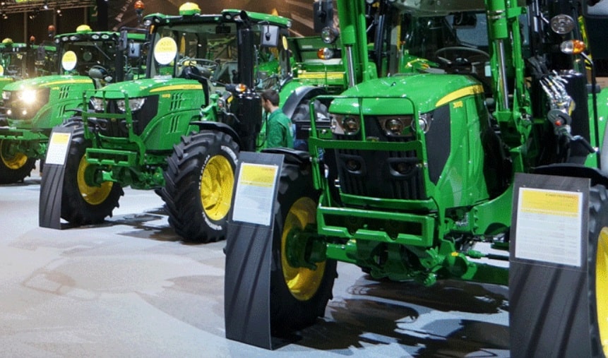 Expo agricole SIMA avec de grands équipements agricoles