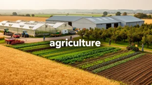 Vue panoramique d'une ferme moderne avec serres et cultures diverses